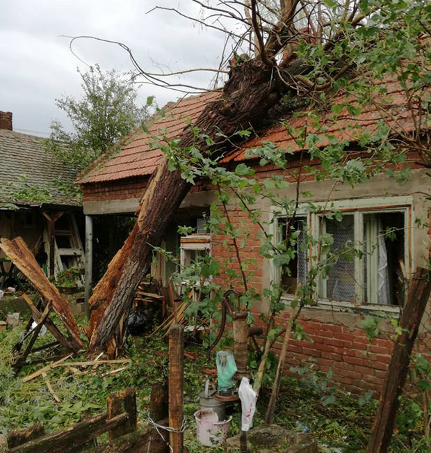 Протутњао ураган у Лозовику